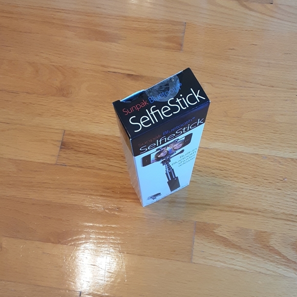 Sunpak Bluetooth SelfieStick - Picture 2 of 3